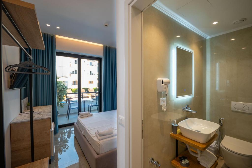 Monel Hotel - Economy Double Room With Pool View
