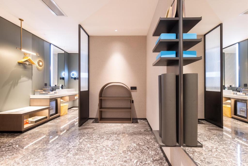 TV a/nebo společenská místnost v ubytování Atour S Hotel Shenzhen Luohu Shuibei