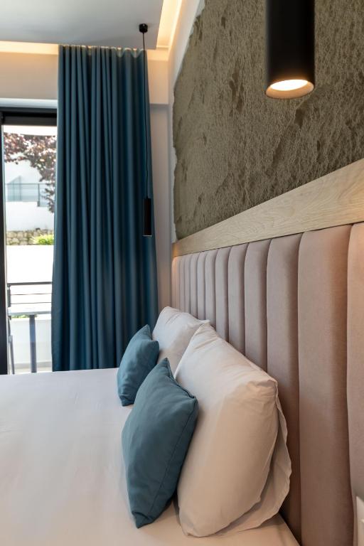 Monel Hotel - Deluxe Double Room With Balcony