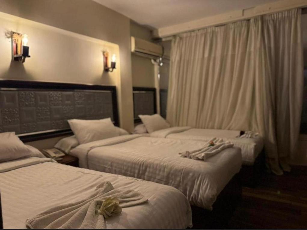 Postel nebo postele na pokoji v ubytování Lorenda palace hotel