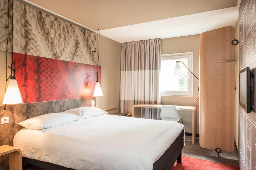 Postel nebo postele na pokoji v ubytování Ibis Hamburg City