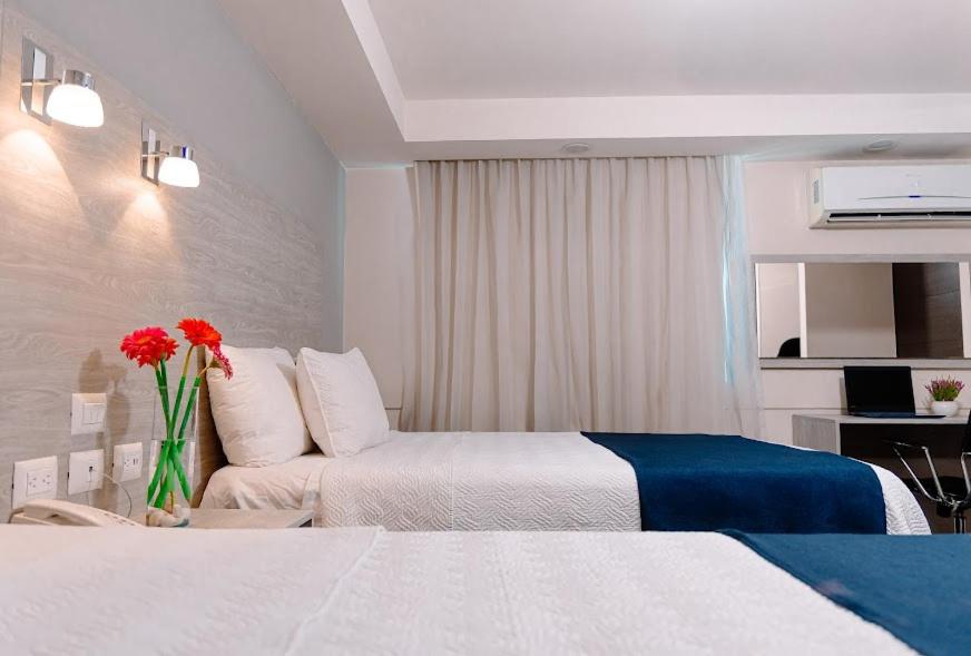 Postel nebo postele na pokoji v ubytování Kasa Hotel & Suites