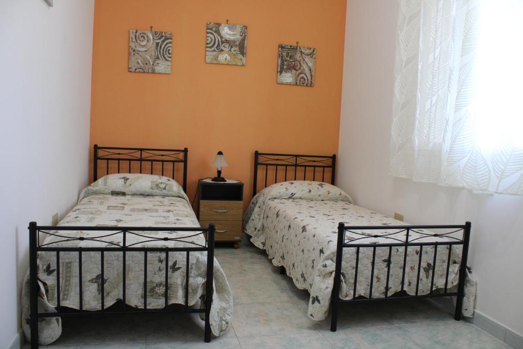 A bed or beds in a room at casa blu