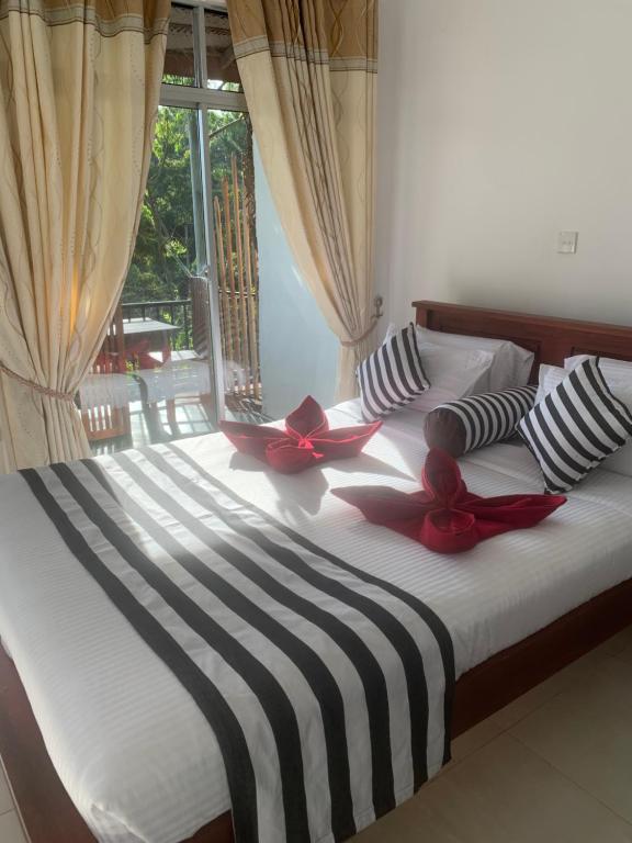 Postel nebo postele na pokoji v ubytování Liana Guest House Ella
