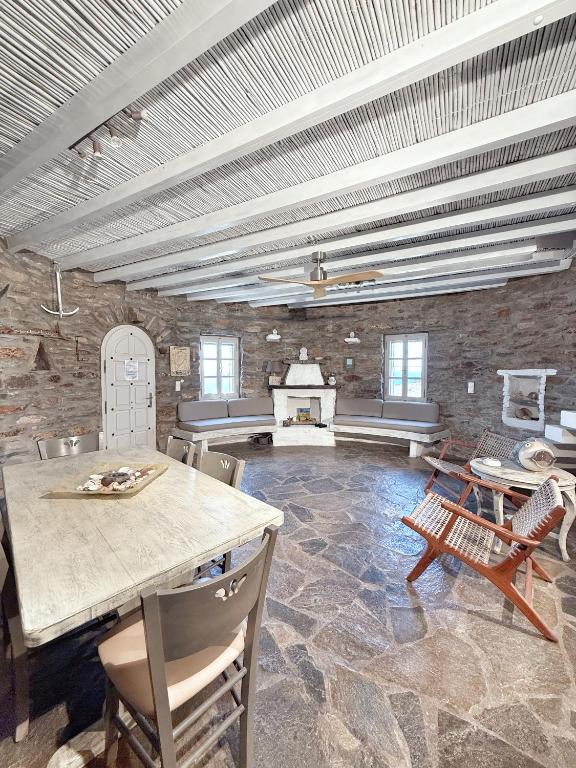Fotografija u galeriji objekta The Stone Windmill u gradu Koundouros