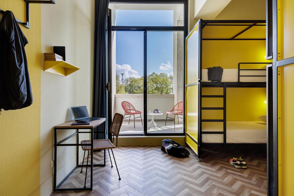 Postel nebo postele na pokoji v ubytování YellowSquare Florence