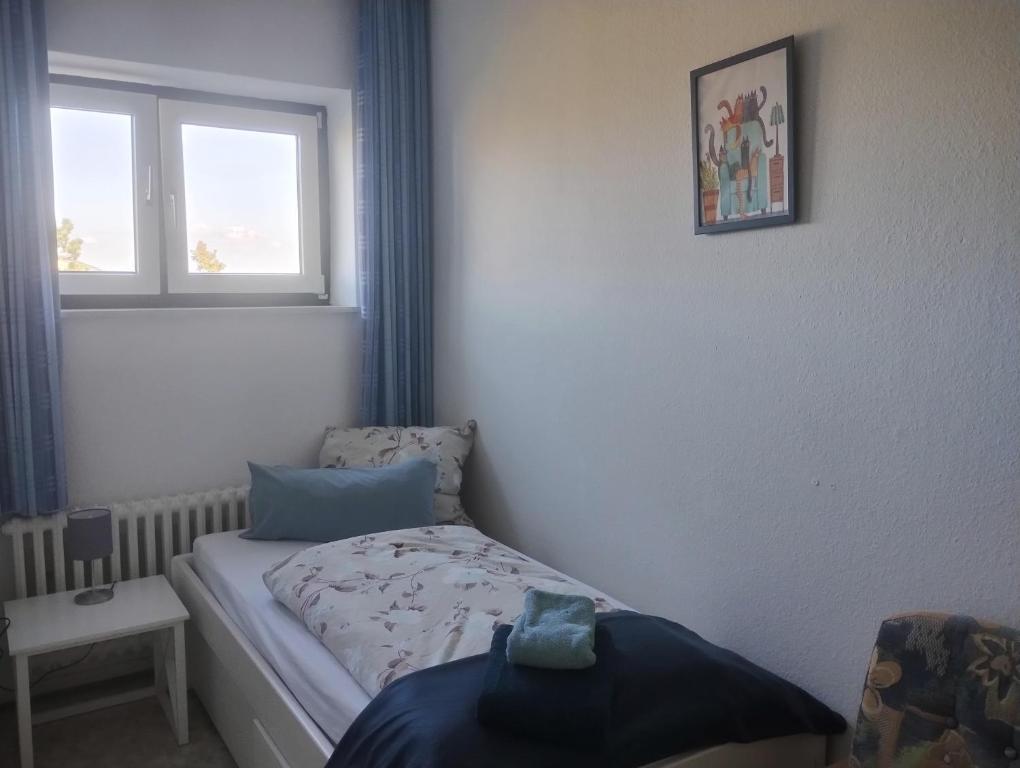 Postel nebo postele na pokoji v ubytování Berlin-Wilmersdorfer Nordseeheim - mit Etagenküchen zur Selbstversorgung