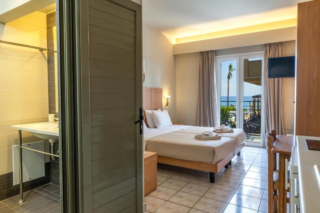 Postel nebo postele na pokoji v ubytování Anassa Hotel