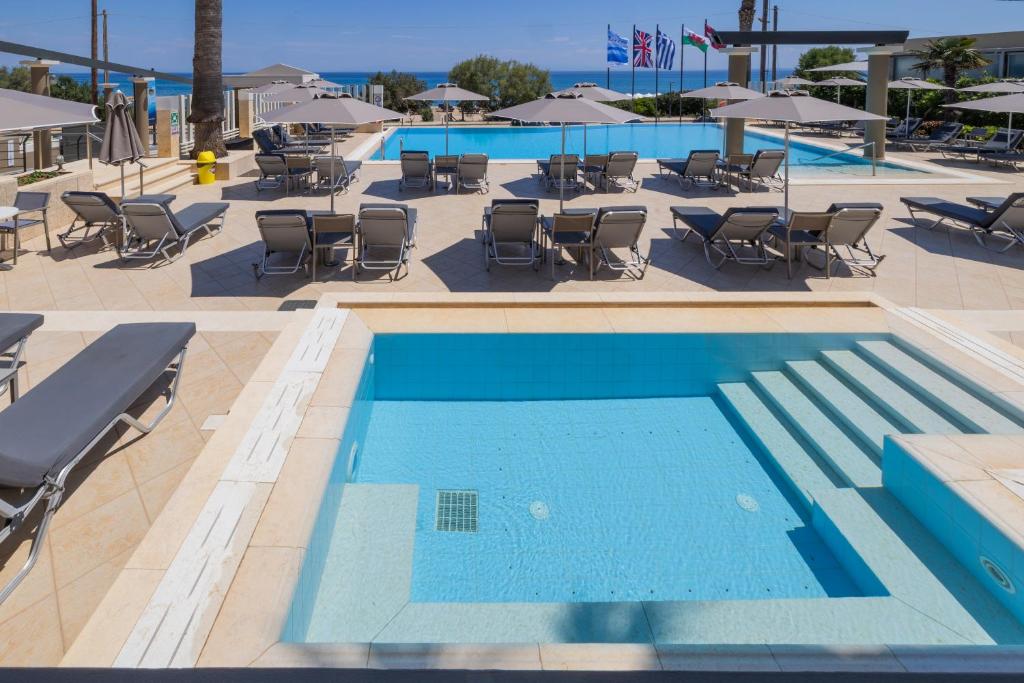 Bazén v ubytování Anassa Hotel nebo v jeho okolí