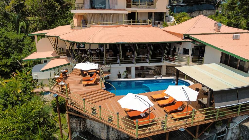 Bazén v ubytování Issimo Suites (Adults Only) nebo v jeho okolí