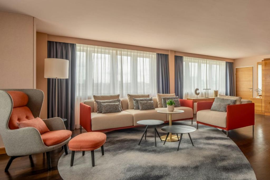 Posezení v ubytování Vienna Marriott Hotel