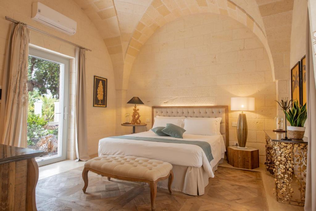 Postel nebo postele na pokoji v ubytování Masseriola Antiche Fogge by Apulia Hospitality