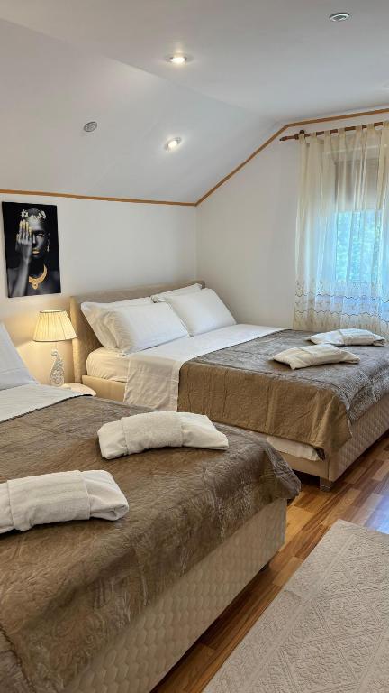 Postel nebo postele na pokoji v ubytování IMPERIUM DK VILLA