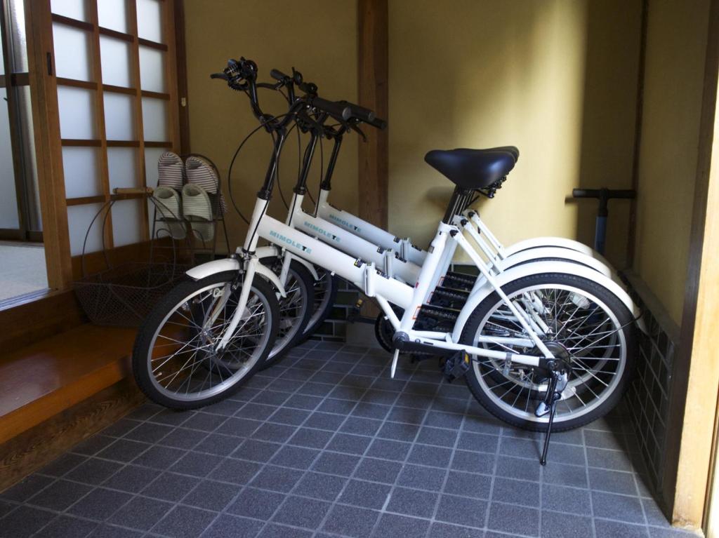 Jízda na kole v ubytování Guesthouse Ten-roku - Female Only nebo okolí
