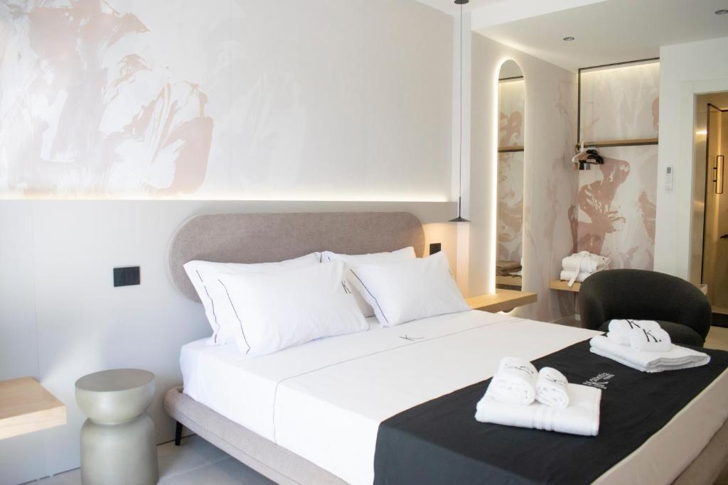 Postel nebo postele na pokoji v ubytování Kalinifta Rooms Luxury Style