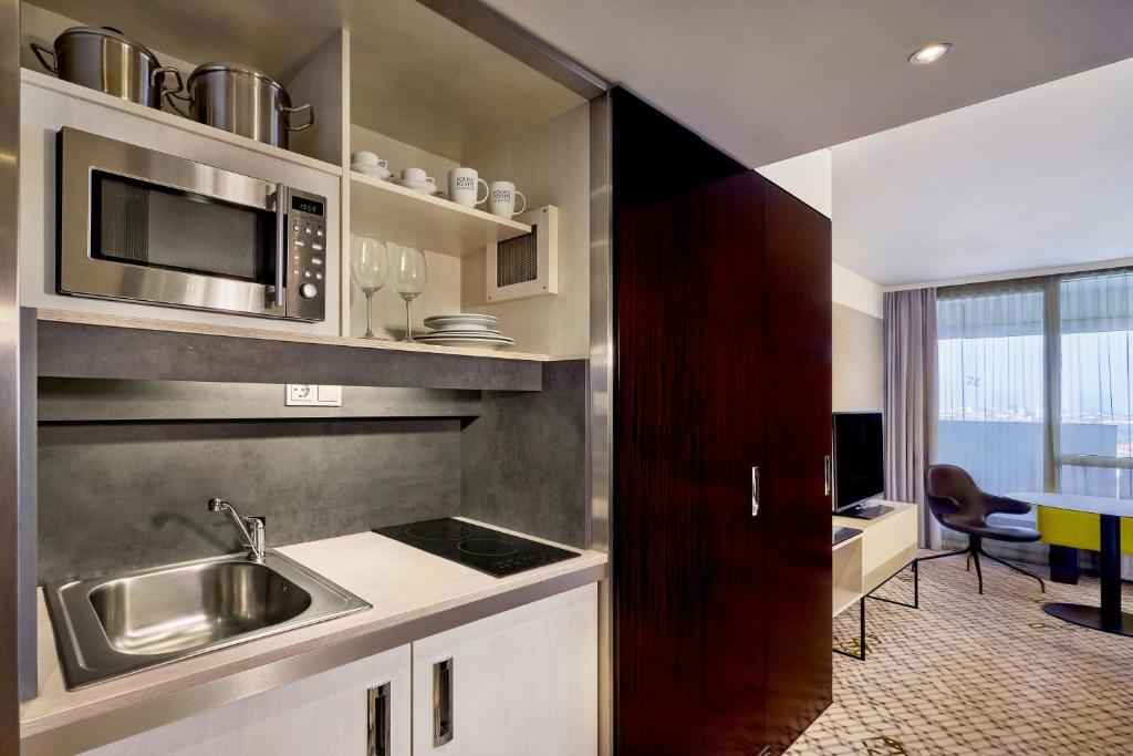 Four Points by Sheraton Munich Arabellapark - Resim 3