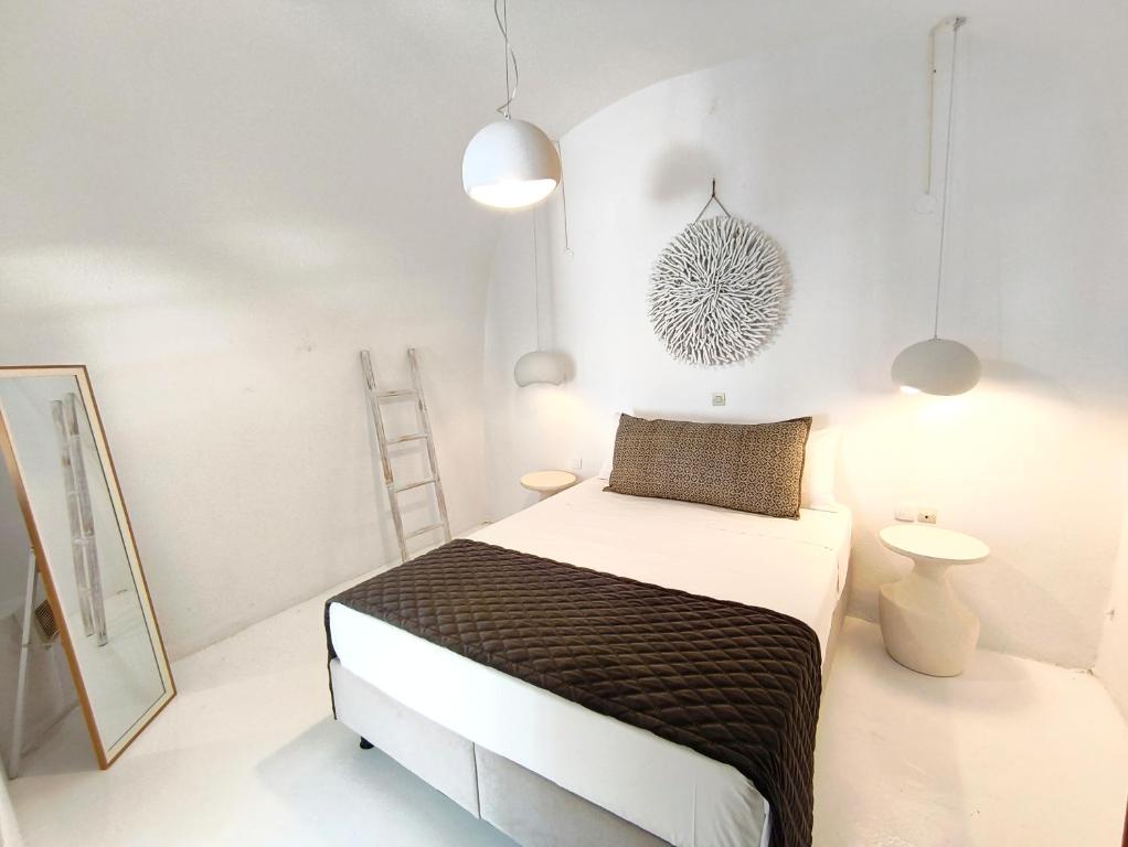 The Magic Luxury Cave Suites客房内的一张或多张床位