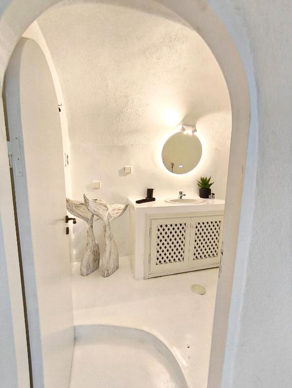 Un baño de The Magic Luxury Cave Suites