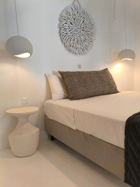 Una cama o camas en una habitación de The Magic Luxury Cave Suites