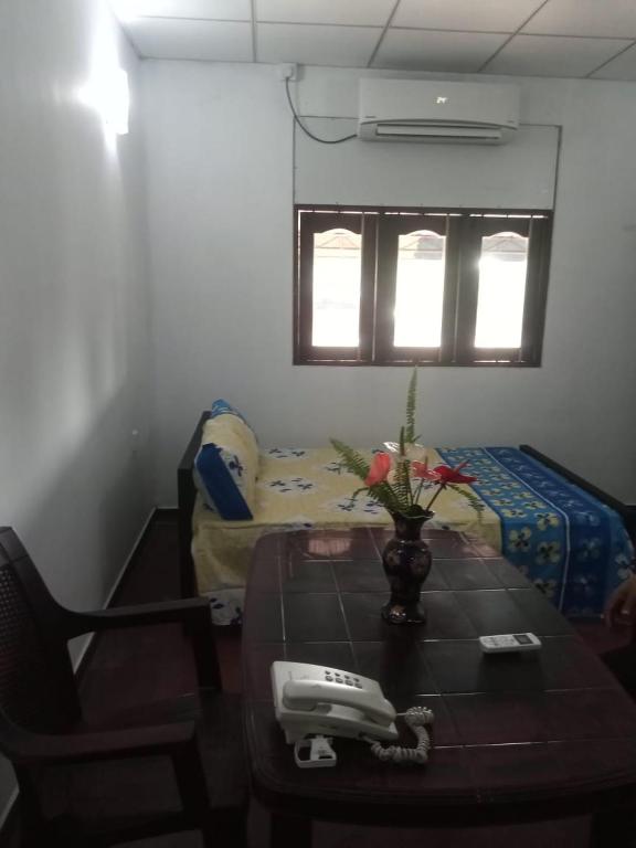 Postel nebo postele na pokoji v ubytování EECS Transit and Budget Homestay