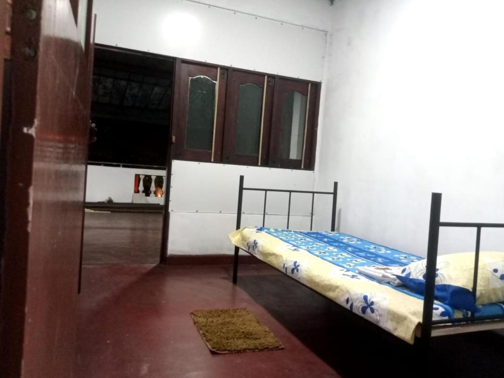 Postel nebo postele na pokoji v ubytování EECS Transit and Budget Homestay