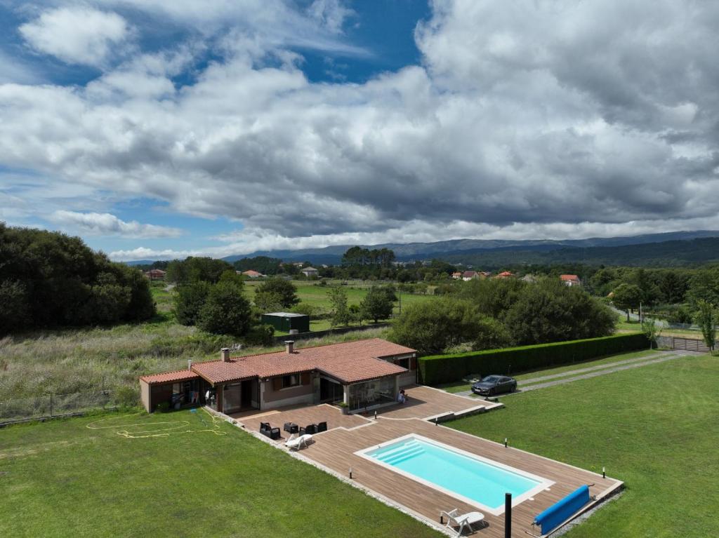 Bazén v ubytování Agro dos Mouriños nebo v jeho okolí