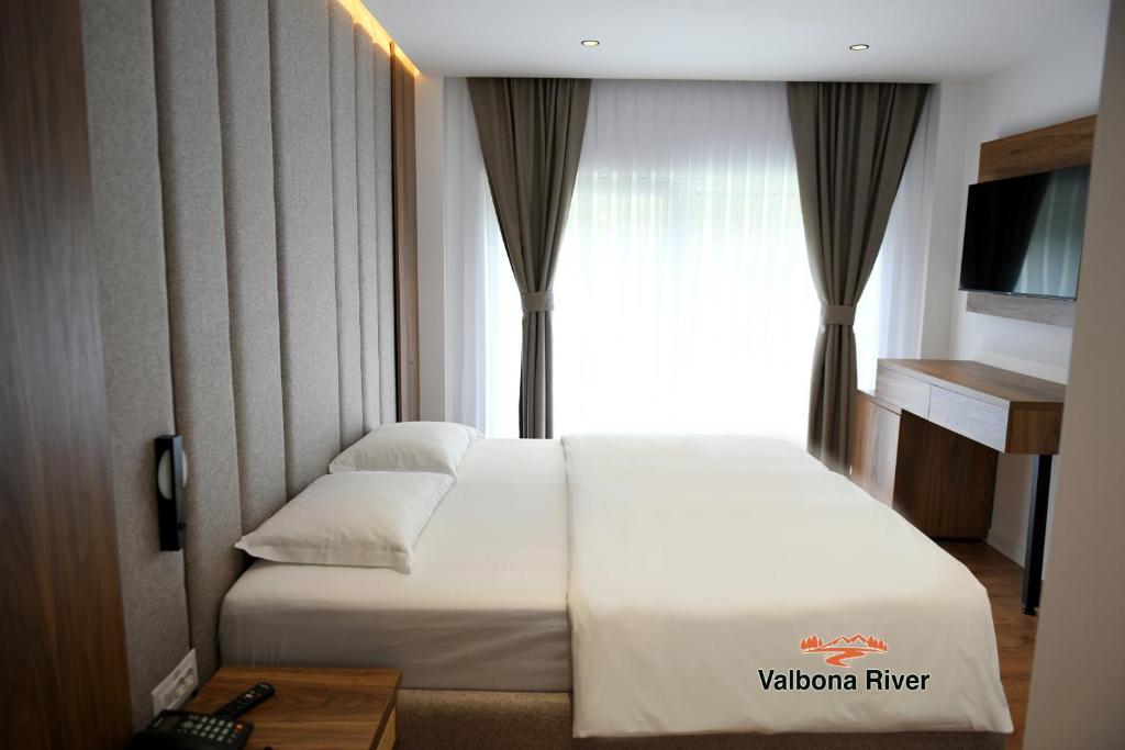 Postel nebo postele na pokoji v ubytování Valbona River Hotel