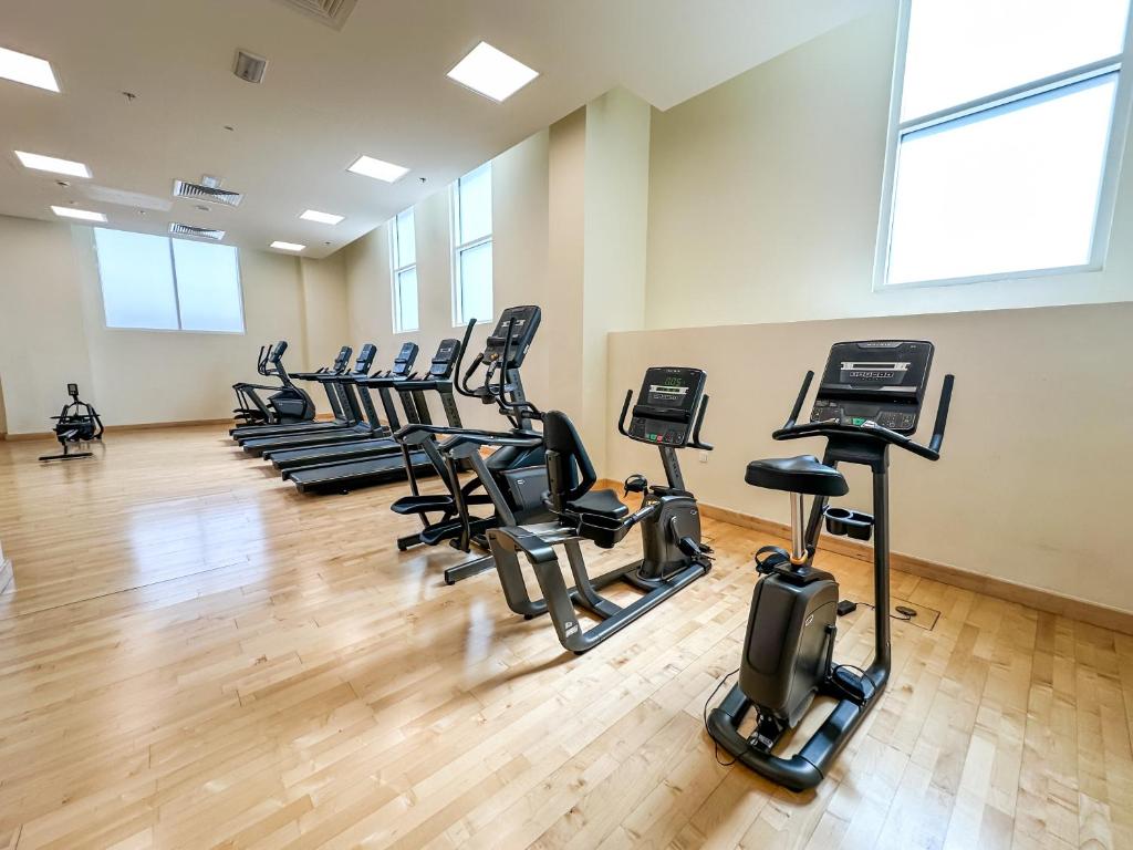 Fitness centrum a/nebo fitness zařízení v ubytování Yas Canal 2 Premium Apartment Near the Canal and F1