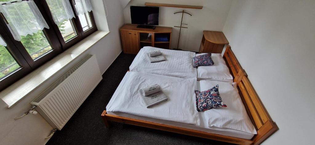 Letto o letti in una camera di Vila Jedľa