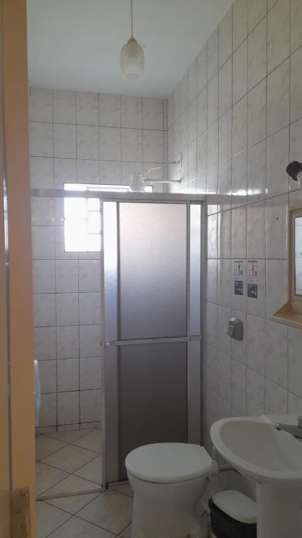 Koupelna v ubytování Eventos e Hospedagem São José