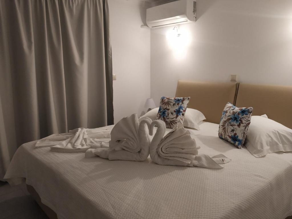 Postel nebo postele na pokoji v ubytování Andromeda Seaside Apartments