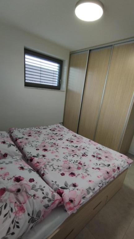 Postel nebo postele na pokoji v ubytování Apartmány Anami