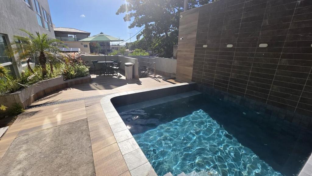 a swimming pool in the side of a building at Aline Duque 308 no Centro de Porto by La Playa in Porto De Galinhas