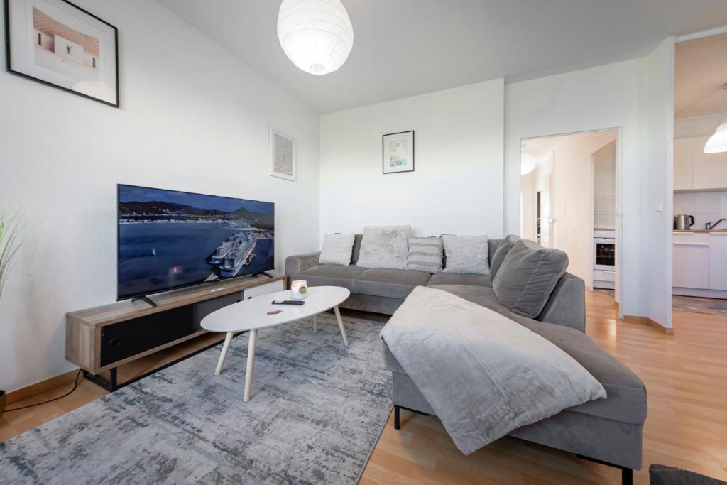 Телевизор и/или развлекательный центр в Winedesign 6 Per WLAN Boxspring Erfurt