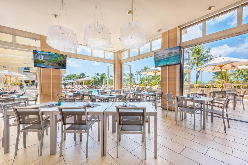 Restaurace v ubytování Hyatt Regency Waikiki Beach Resort & Spa