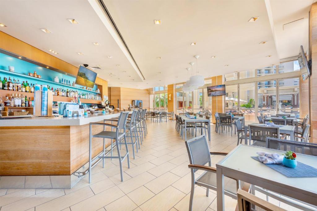 Restaurace v ubytování Hyatt Regency Waikiki Beach Resort & Spa