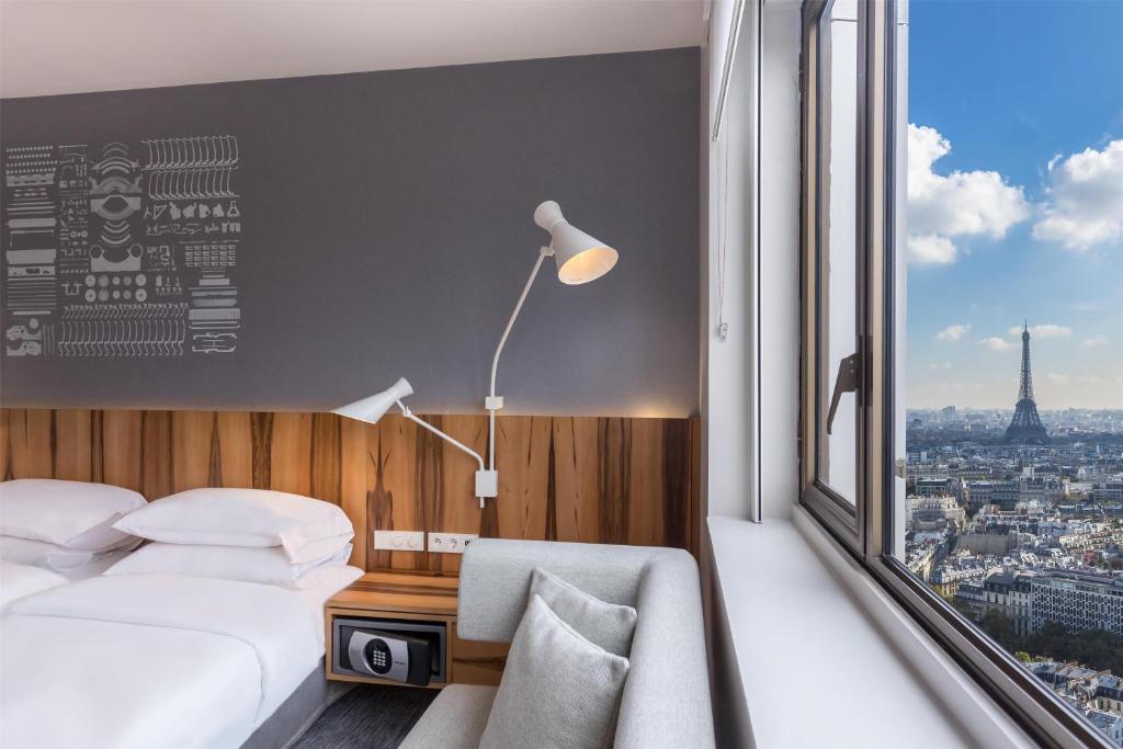 
Deluxe Twin Room with Eiffel Tower View
