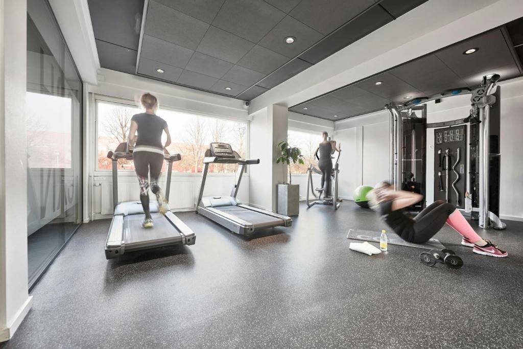 Fitness centrum a/nebo fitness zařízení v ubytování Four Points Flex by Sheraton Vejle