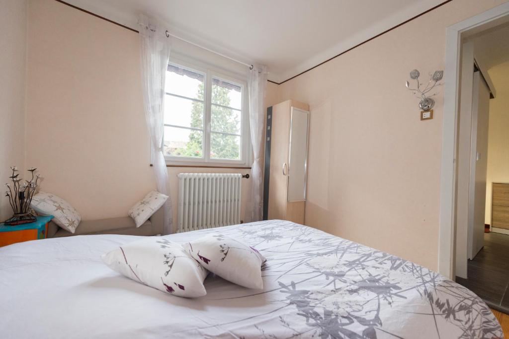 Postel nebo postele na pokoji v ubytování Appartement T3 Aux Deux Cigognes Gries
