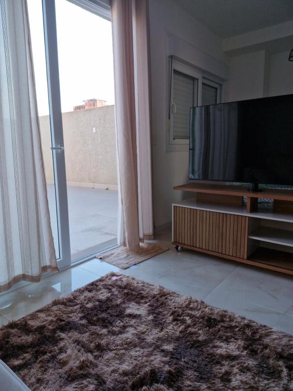 TV a/nebo společenská místnost v ubytování Loft confortável com garden