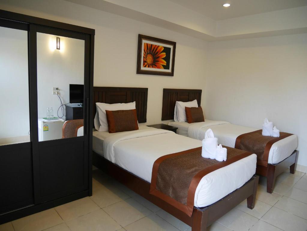 Una cama o camas en una habitación de Top Hostel (Top Mansion)