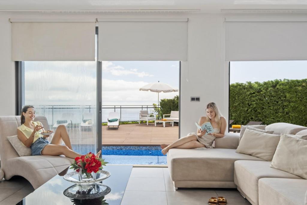 Χώρος καθιστικού στο Villa Beausoleil by Homie