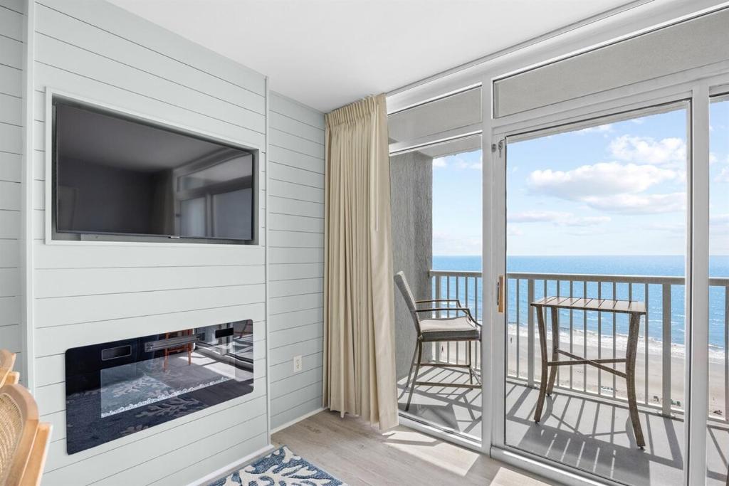 Oceanfront Seawatch Resort Unit 1012 Luxury Sleeps 2 Ten Pools Ten Hot ... - Luxury Beachside Homes With Oceanfront Pool And Hot Tub
