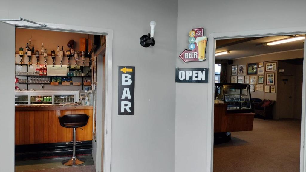 Whitehorse Inn - Resim 7