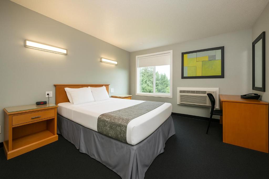 Sunnyside Inn and Suites - 