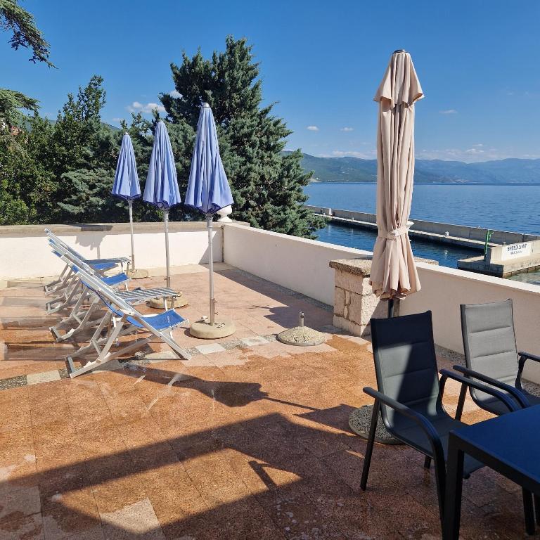 Apartments by the sea Novi Vinodolski - 24414
