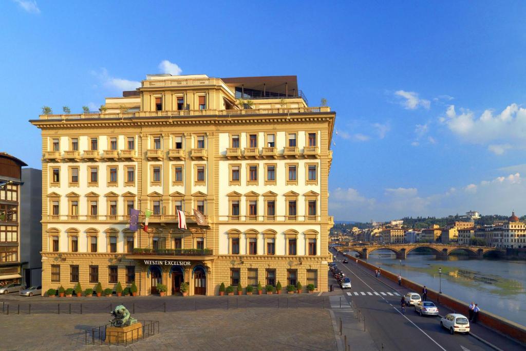 A general view of Firenze or a view of the city taken from a szállodákat