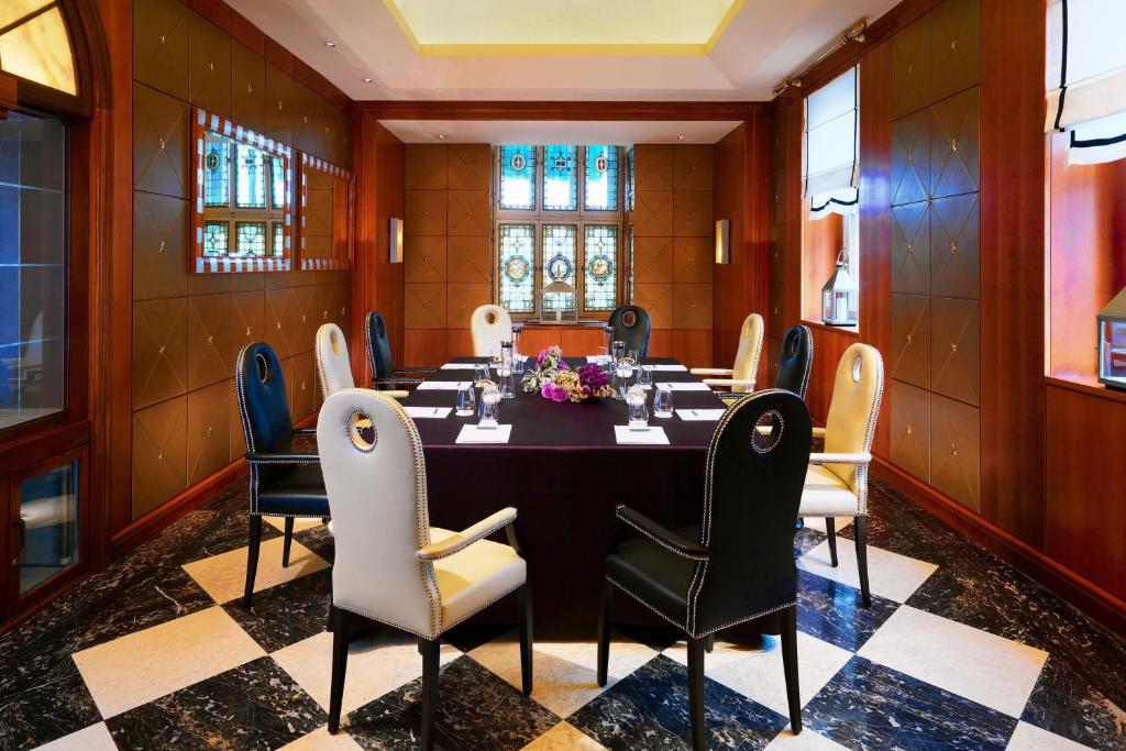 A seating area at The Westin Excelsior, Florence
