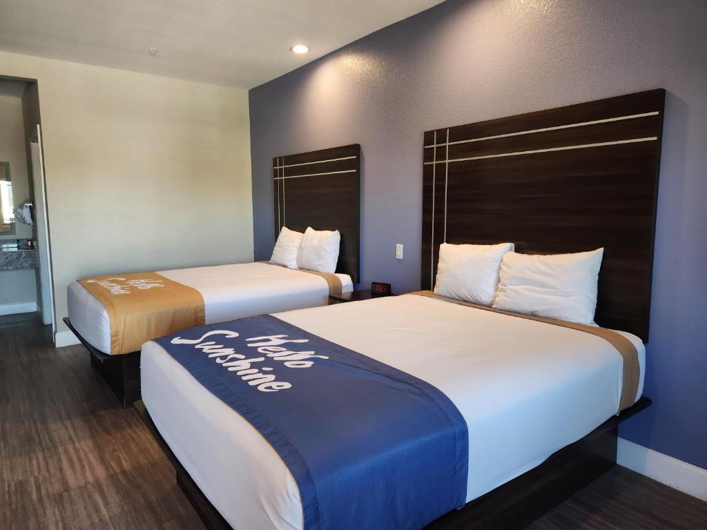 Days Inn & Suites by Wyndham La Porte photo