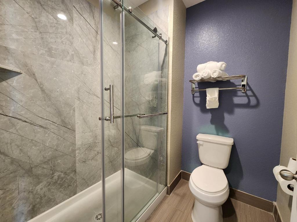 Days Inn & Suites by Wyndham La Porte photo